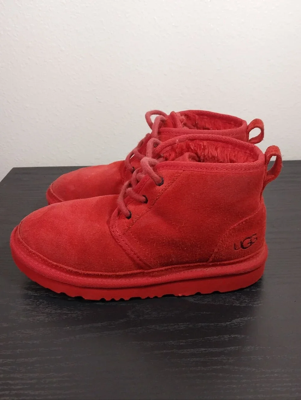 UGG Neumel II Kids Red Suede Lace-Up Ankle Chukka Boots Size 2